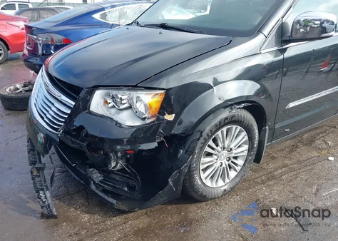 2016 Chrysler Town & Country Touring-L from USA, damaged, VIN 2C4RC1CG3GR232668